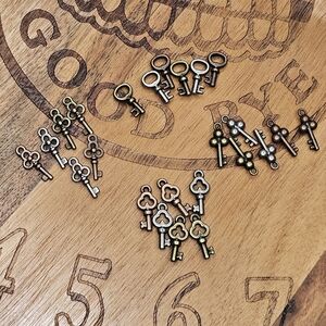 #52 - Vintage Style Key Charms